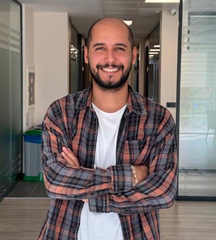 https://www.nesilyayinlari.com/resimler/yazarlar/buyuk/nsl_erhankeklik.jpg